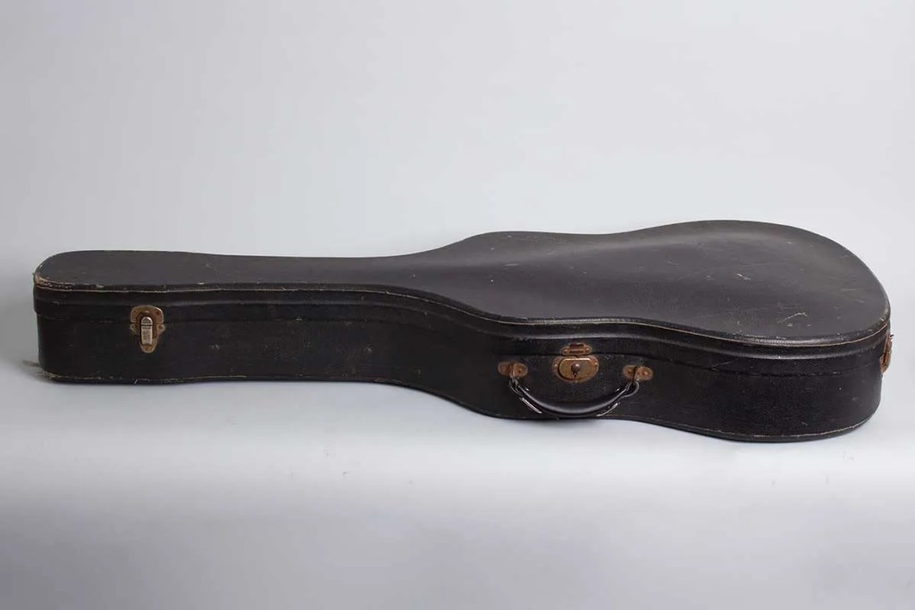 1931 Martin OM-18-case, Photo: George Aslaender-Retrofret