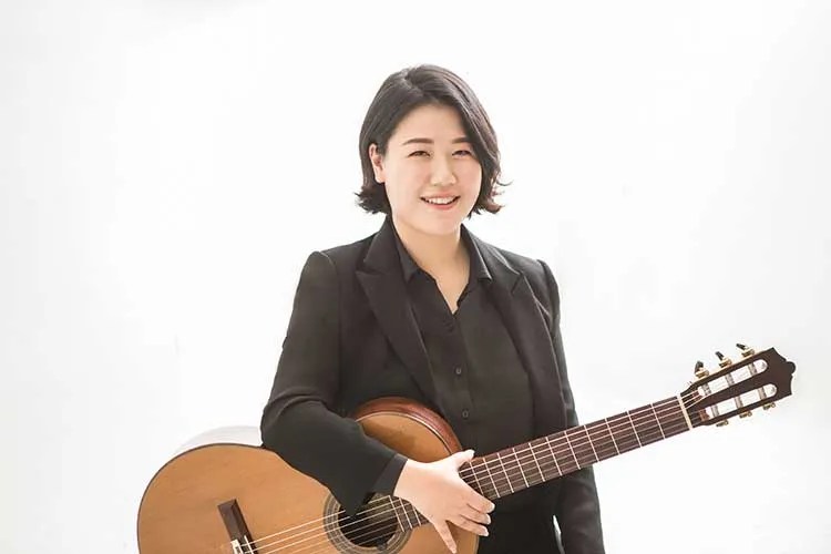 Bokyung Byun with guitar