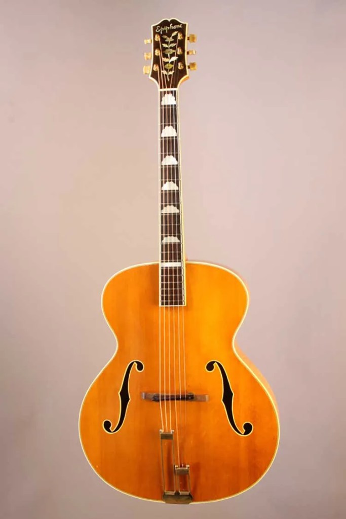 1946-Epiphone-Deluxe-front-photo-Gruhn_Guitars