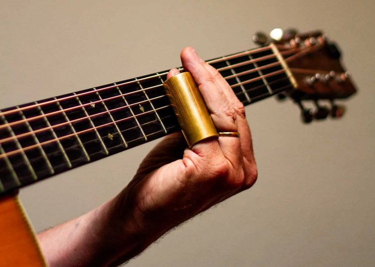 bottleneck slide guitarist - photo Joey Lusterman