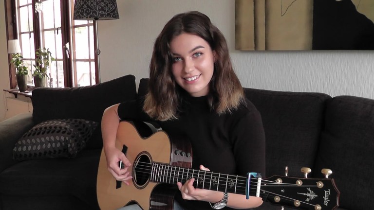 Gabriella Quevedo with her guitar