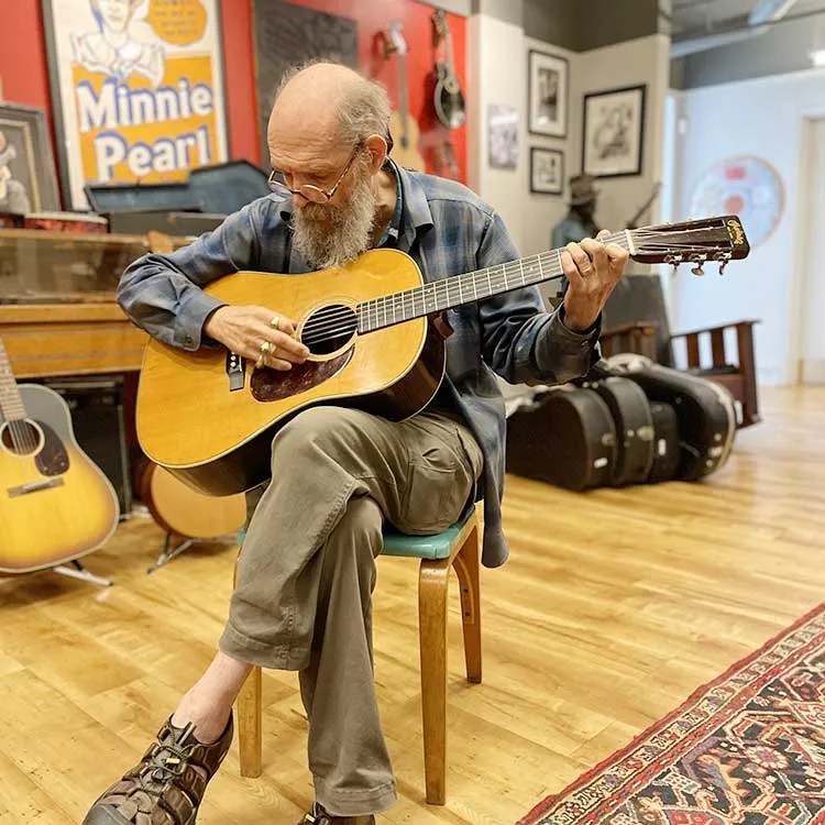 George Gruhn playing the 1933 Martin 12-Fret D-28