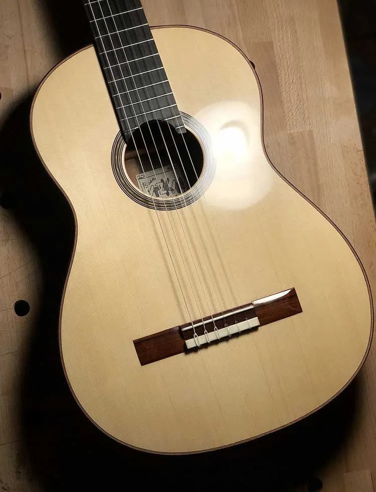 An acoustic guitar made by luthier Brian Itzkin