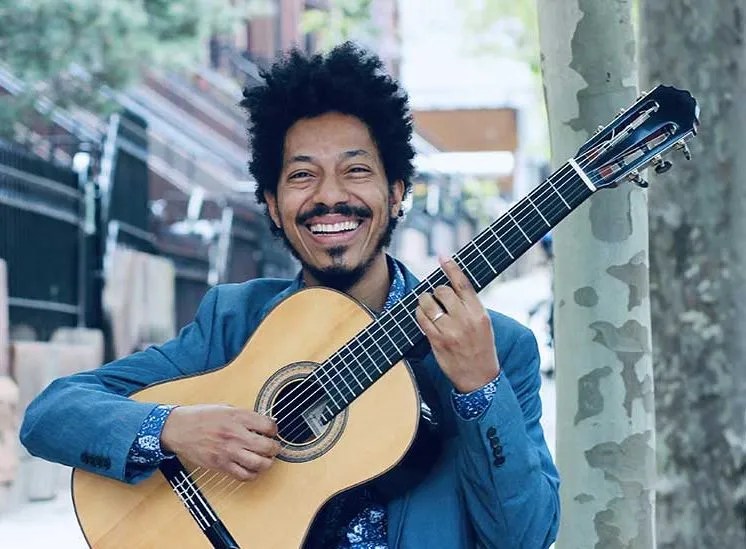 Joao Luiz with guitar