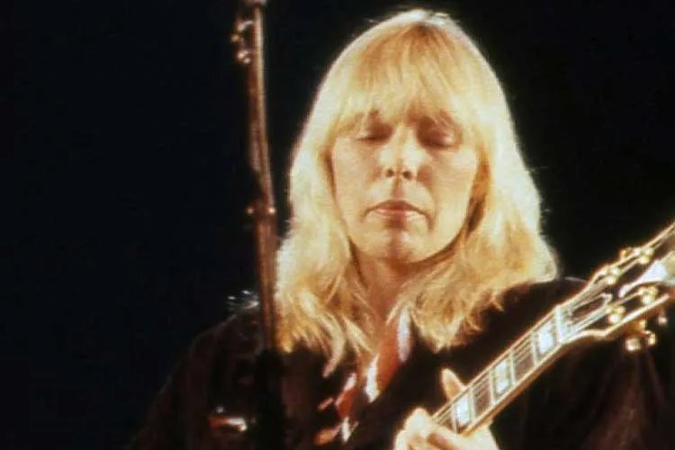 Joni Mitchell playing guitar