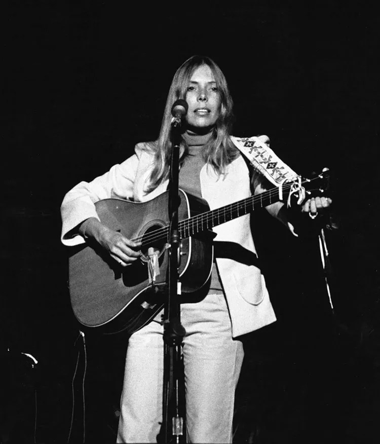 Joni Mitchell performing in 1974