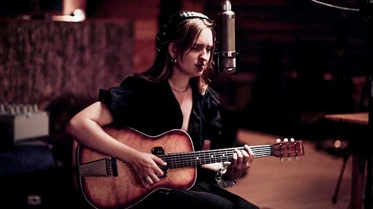 madison cunningham playing guitar in-studio