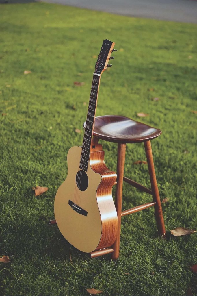 Nakupenda Guitar Master Stool