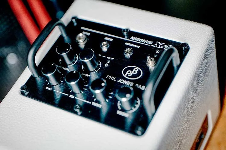 Phil Jones Bass X4 Nanobass combo amplifier controls