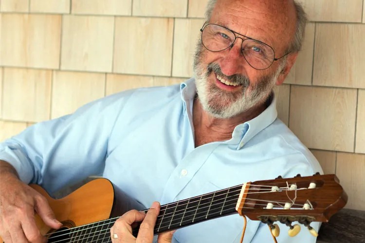 noel paul stookey holding his guitar