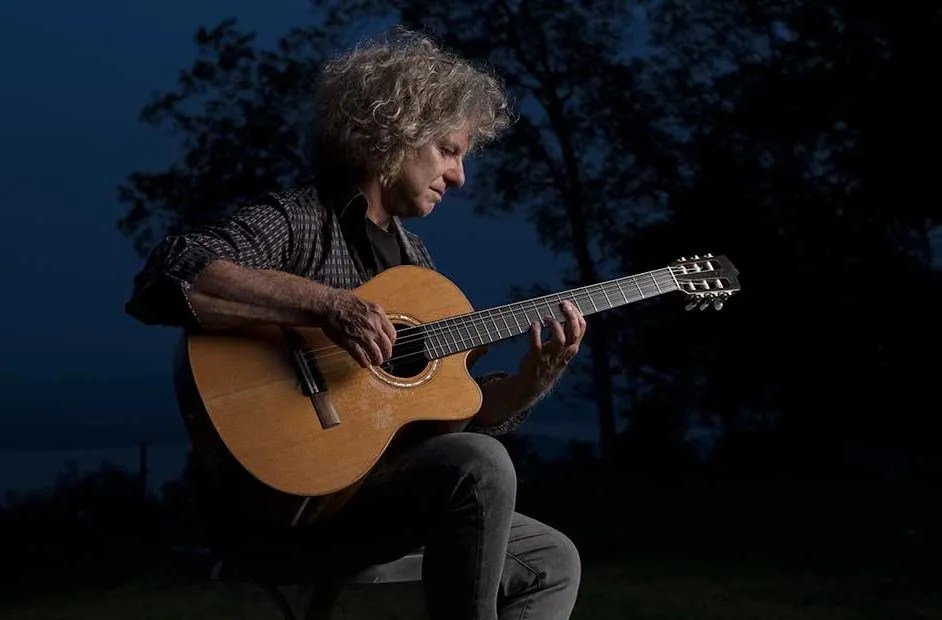 Pat Metheny playing his Manzer baritone guitar. Photo by James Katz