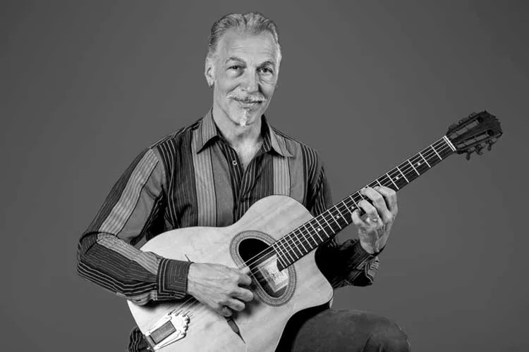 Gypsy-jazz guitarist paul mehling