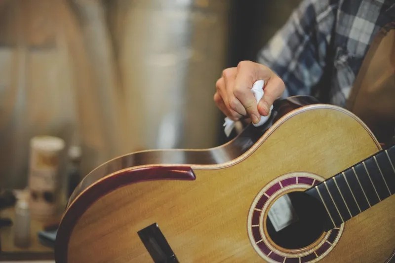 Shiny guitar