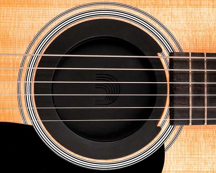 Acoustic guitar with a rubber soundhole plug