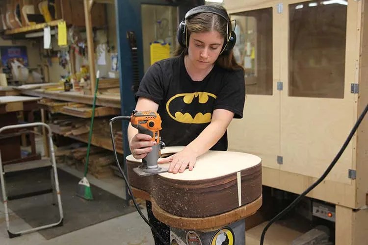 Olivia Elia routing an acoustic guitar