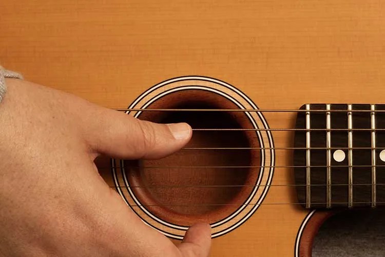 thumb-on-guitar-strings-photo-Joey-Lusterman