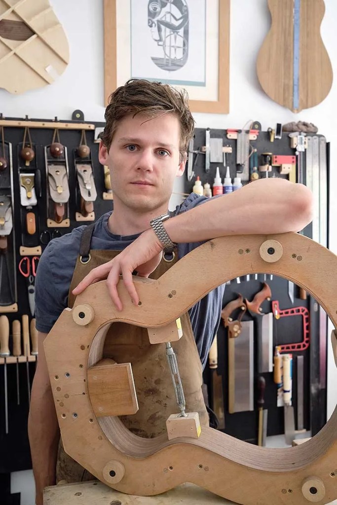 Luthier Oliver Marchant