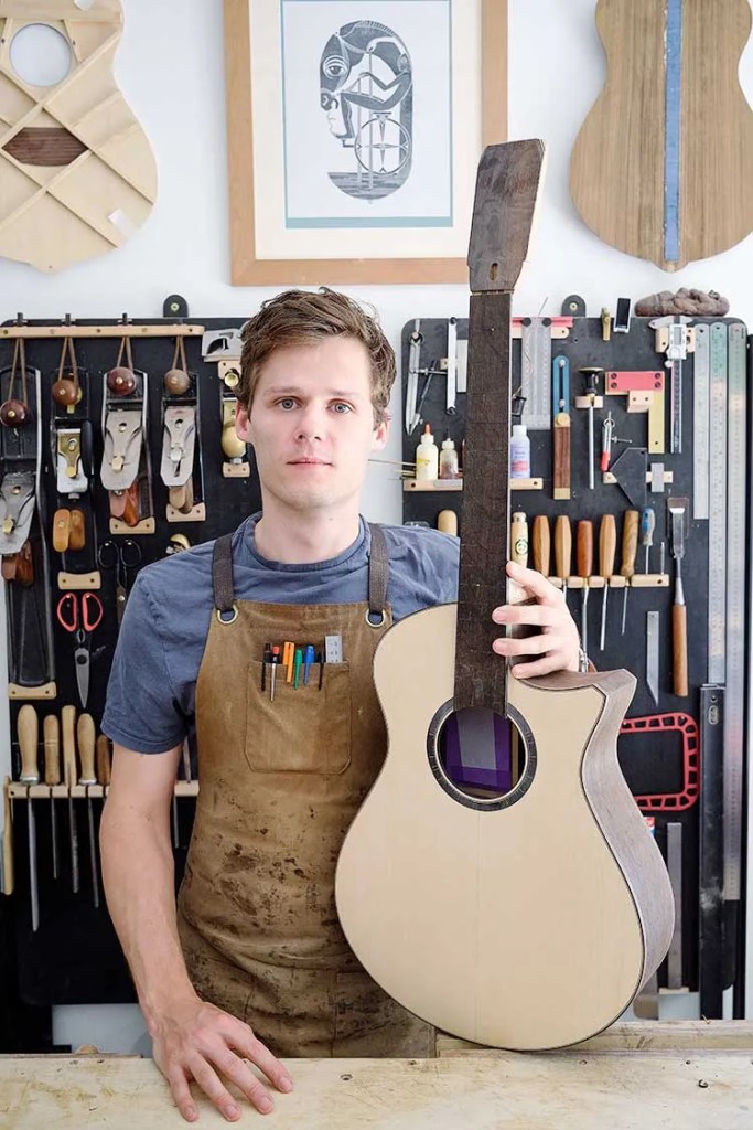 Luthier Oliver Marchant